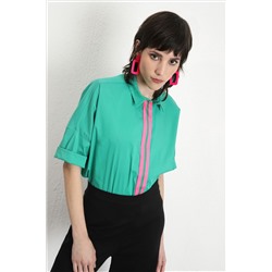Short-sleeved shirt with contrasting detailing
